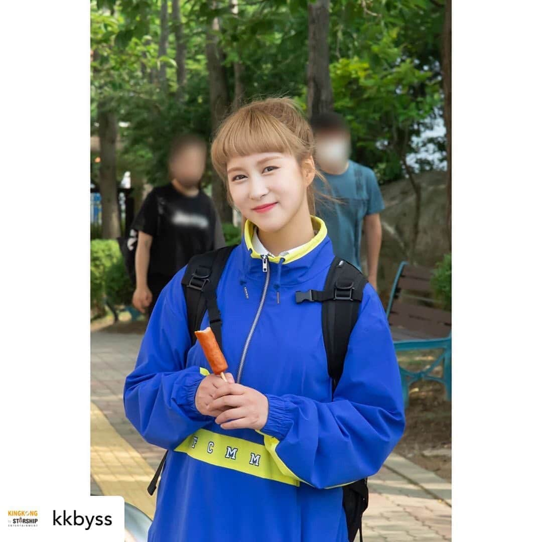 宇宙少女さんのインスタグラム写真 - (宇宙少女Instagram)「[#WJSN]  Posted • @kkbyss ❣ TO DAY IS... 심쿵X웃음을 선사하고 있는 신개념 개그 로맨스 <연애혁명> DAY~ 😉❣ 극 중 카리스마 폭발하는 '오아람' 역의 다영 씨는 현장에서는 애교 뿜뿜 '다요미'라는 사실! 🌼 오늘(17일, 목) 오후 5시 <연애혁명> 4회도 꼭 본방사수하세요~ 🙏💖 @wjsn_cosmic - #다영 #DaYoung #카카오M #오리지널 #디지털드라마 #연애혁명 #오아람 #오늘도 #밝은에너지 #뿜뿜하는 #다요미와 #본방사수 #🍬 #💙」9月17日 16時11分 - wjsn_cosmic