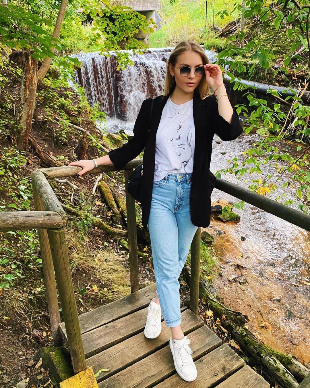 アンゲリーナ・クチヴァルスカのインスタグラム：「😍🌿」