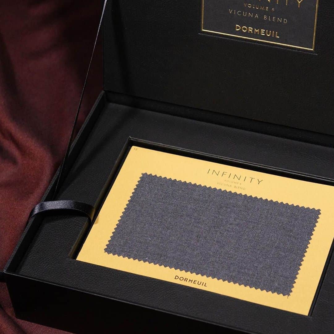 ドーメルさんのインスタグラム写真 - (ドーメルInstagram)「[Infinity 6 , a luxurious blend for a luxurious fabric]  The Super 180’s wool comes from southern Australia from Merino sheep that produce smooth, hardwearing fibres.  Vicuña wool, meanwhile, undoubtedly the finest in the world, originates from the Andes of Peru. Its extraordinary woolly fleece is sheared with the utmost respect by selected breeders.  Adding silk to this perfect blend creates a soft, hard-wearing fabric of unparalleled quality. . . . #infinity6 #newbunch #newcollection #dormeuil1842 #luxurycloth」9月17日 16時28分 - dormeuil1842