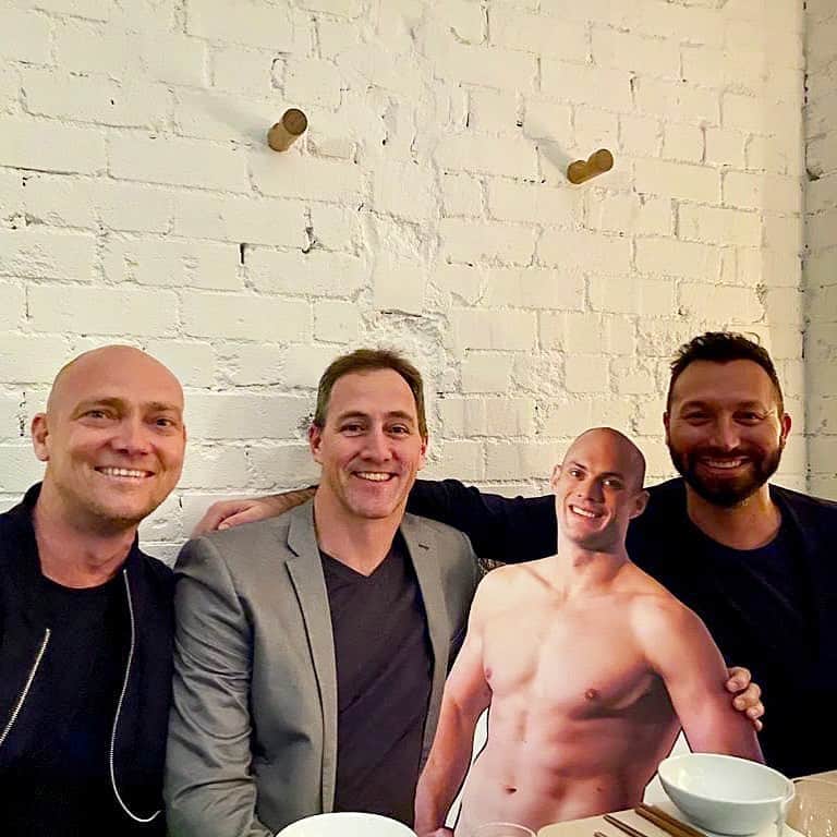 のインスタグラム：「Great night with the relay boys celebrating the 20th anniversary of our win in #sydney2000 . Loads of laughs and stories but @ashcallus seemed bit distant😜! @ian.thorpe @fydes02 @ausolympicteam @olympics」