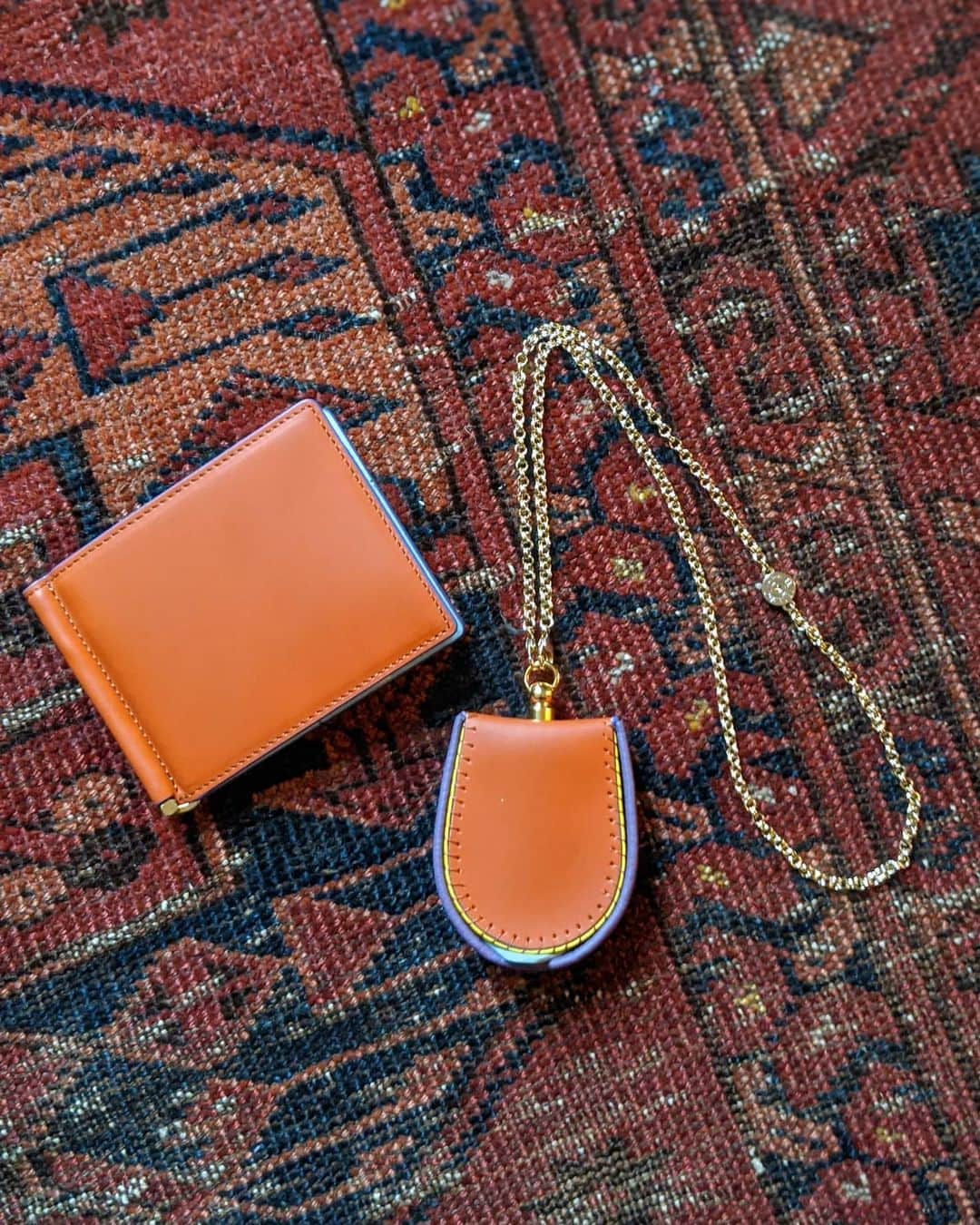 Yoshiko Kris-Webb クリス-ウェブ佳子さんのインスタグラム写真 - (Yoshiko Kris-Webb クリス-ウェブ佳子Instagram)「@voguegirljapan 思い出深いアクセサリーと来年に向けて新調したお財布を紹介しています。」9月17日 16時40分 - tokyodame