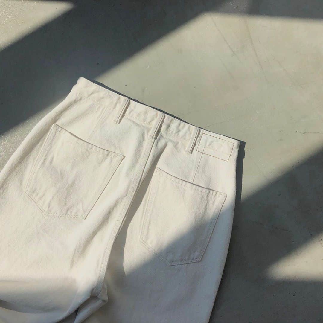 Moname Official Instagramさんのインスタグラム写真 - (Moname Official InstagramInstagram)「. 腰回りすっきり穿けるストレートシルエット。 太すぎず、細すぎないので 気になる脚の形をカバーしてくれます。 エクリュは穿くだけで おしゃれに見せてくれるカラーです✨ . Straight No.41101015 col.OWH ￥14,000+tax  #moname  #デニム #コーデ #モナーム #denim#tops#clothes#outfit#Moname_code#jeans#fasion#love#デニム#ファッション#美脚#はきごこち抜群#デニムコーデ#ジーンズ好き#デニムパンツ#デニム女子 #フレンチカジュアル#ootd#大人カジュアルコーデ#シンプルコーデ  #今日のコーデ#160cmコーデ#きれいめカジュアル#大人かわいい#大人カジュアル#大人シンプル」9月17日 16時52分 - moname.official