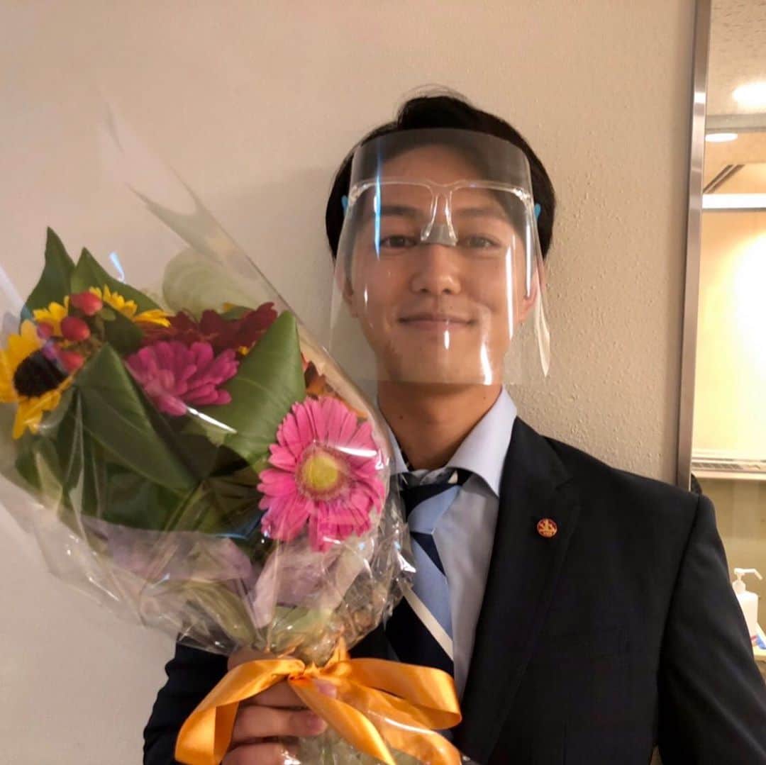 テレビ朝日「未解決の女　警視庁文書捜査官」のインスタグラム：「【最終回まであと4時間❗️】  岡部刑事( #工藤阿須加 )クランクアップ✨  捜査にも朋( #波瑠 )にも真っ直ぐな岡部刑事❗️大変お疲れ様でした🎉✨  #未解決の女」