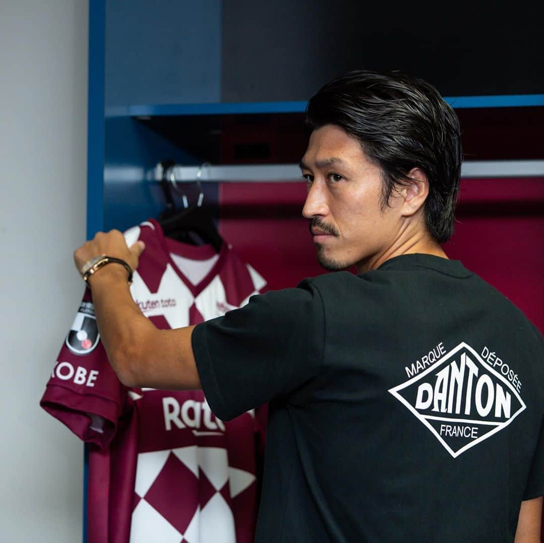 ヴィッセル神戸さんのインスタグラム写真 - (ヴィッセル神戸Instagram)「Bshop × VISSEL KOBE . コラボアイテムはJリーグオンラインストアで9/18（金）18時発売！❤️ . #vissel #visselkobe #ヴィッセル #ヴィッセル神戸 #Kobe #神戸 #WeAreKobe #KobeForeverForward #一致団結 #JLeague #Jリーグ #Bshop #DANTON #ORCIVAL #Gymphlex #西大伍 #大﨑玲央 #渡部博文 #samper #fashion」9月17日 17時05分 - visselkobe