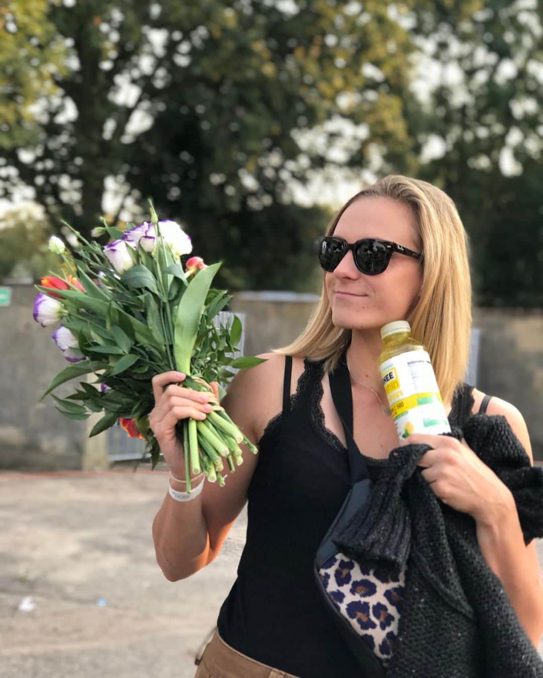 Kamila CIBAさんのインスタグラム写真 - (Kamila CIBAInstagram)「💐👯‍♀️🥂 #dobrydzień #friends #bestfriends❤」9月17日 17時18分 - kamilaciba