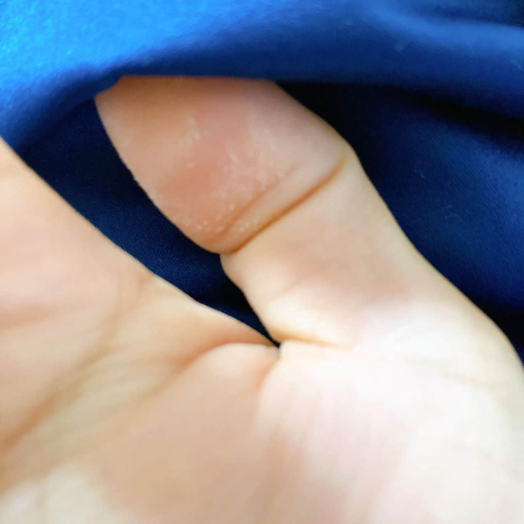 谷田圭（たにけい）さんのインスタグラム写真 - (谷田圭（たにけい）Instagram)「・ ・ ・ ・ ・ ・  ㊗️㊗️㊗️㊗️㊗️㊗️㊗️㊗️㊗️㊗️㊗️㊗️㊗️ 初シーバス ㊗️㊗️㊗️㊗️㊗️㊗️㊗️㊗️㊗️㊗️㊗️㊗️㊗️ ・ ・ ・ ・ ・ ・ 昨日はキャス練に夢中になって、気付いたら1人で5時間くらい投げ倒してて.....😂😂😂😂😂🎣 ・ ・ ・ ・ ・ ・ ・ ・ 自宅に戻ったら @o_ba_y  @tanita0803  兄とイトコが釣りにいくとこだったから、ついて行くことに🙌🙌🙌🙌🙌🙌🙌 ・ ・ ・ ・ ・ ・ ・ はじめてシーバスのエラ洗いを見た。 めっちゃ飛んでって 2回針はずれちゃったんだけど、それすらも感動.....🥺← ・ ・ ・ ・ パワーが強くて、美しい銀色の魚体にただただ、見惚れてしまう😭😭😭😭😭😭😭 ・ ・ ・ ・ ・ ・ ・ ・ #シーバス #鱸 #シーバス釣り #ナイトシーバス #東北 #宮城 #仙台 #9時から釣りはじめて #気付いたら21時だった #イトコ兄弟 #ありがとう #釣果グラム #tsurihack #指ざしざし #シーバスを感じる」9月17日 17時18分 - tanikei.fishing