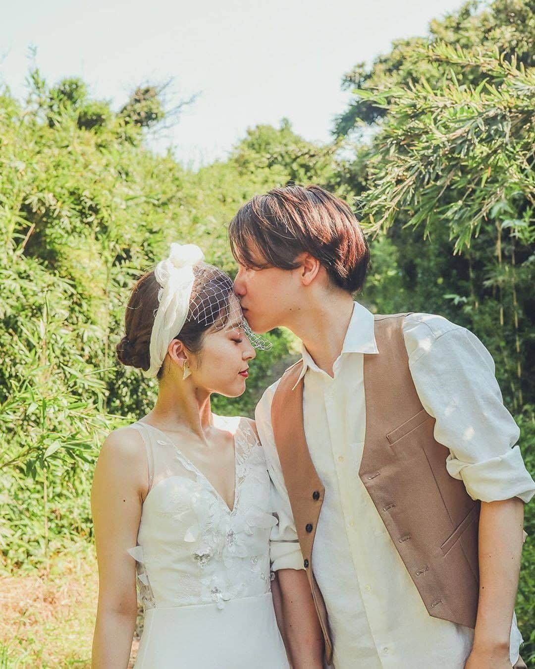 プレ花嫁の結婚式準備サイト farny 【ファーニー】さんのインスタグラム写真 - (プレ花嫁の結婚式準備サイト farny 【ファーニー】Instagram)「@farny_weddingをフォローして #プラコレ #farnyレポ を付けて投稿してくださいね♥ . :-: :-: :-: :-: :-: :-: :-: :-: :-: 本日紹介したいウェディングフォトは・・・  @wedding_dress_confetti さん♡ . オリジナルの洗練されたドレスを マイサイズでオーダーできちゃう オンラインドレスショップ♡  ファッション要素を ドレスに取り入れたい花嫁さまは必見✨ ウェディングフォトも とびきりお洒落になりますね♥ . ==================== 👗:𝐂𝐨𝐧𝐟𝐞𝐭𝐭𝐢\ オンラインドレスショップ 𝔻𝕣𝕖𝕤𝕤  ℙ𝕙𝕠𝕥𝕠 @kitorayyyy  ℍ𝕒𝕚𝕣/𝕄𝕒𝕜𝕖𝕦𝕡  @ichica.today  𝕄𝕣&𝕄𝕣𝕤 @narami.wd  ==================== \\花嫁ライター募集中// @farny_wedding の DMより”Farny 花嫁ライター希望”とお送りくださいね◎ 担当者から折り返しご連絡さしあげます⁂ . \\花嫁アプリ // プロのアドバイザーに結婚式の相談を何度でも♡ ウェディングドレスの記事や、 自分のウェディングレポを残せちゃう♡” . ＞＞＞TOPのURLからcheck ⋈ @placolewedding ＞＞＞結婚のご相談は プラコレウェディングアドバイザーへ♡ @wedding_adviser ＞＞＞ウェディングレポを残したいなら、 farny by プラコレをcheck ✎ @farny_wedding ＞＞＞ウェディングアイデア＆DIYは ドレシーアイデアcheck ❁ @dressy_idea . ┈┈┈┈┈┈┈┈┈┈┈┈┈┈┈┈┈┈┈ #プレ花嫁 #卒花嫁 #結婚準備 #結婚式 #結婚式場 #当日レポ #撮影指示書 #weddingtbt #ウェディングフォト #ブライダルフェア #卒花しました #farnyレポ #前撮り #2020秋婚 #2020冬婚 #挙式 #令和花嫁 #全国のプレ花嫁さんと繋がりたい #ナチュラルウェディング #おしゃれ花嫁 #花嫁コーディネート #刺繍ドレス #インポートドレス  #ガーデンフォト」9月17日 17時26分 - farny_wedding