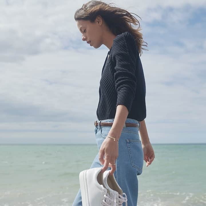 のインスタグラム：「Danser au bord de l'eau 🌊⁠ ⁠ #despetitshauts #despetitshautsaddict #despetitsmoments #nouvellecollection #eauvive #lavieenplusjoliedepuis20ans #lavieenplusjolie」