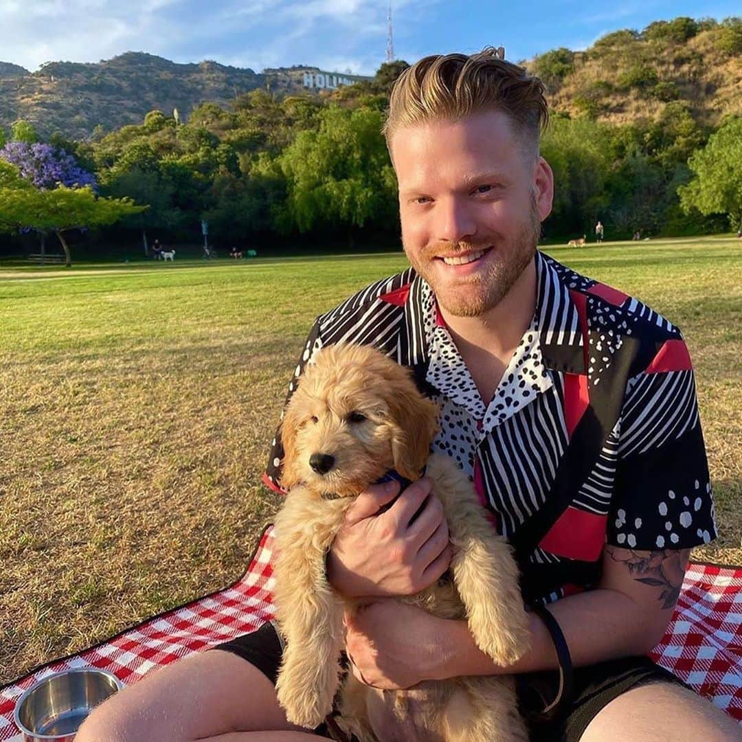 ペンタトニックスさんのインスタグラム写真 - (ペンタトニックスInstagram)「Happy Birthday @ScottHoying!!!! We hope your day is filled with lots of love, light, and cuddles with your pup @bubbatheminidoodle! 🐶❤️ Join us in wishing Scott a happy birthday in the comments below. #HappyBirthdayScott」9月18日 3時16分 - ptxofficial