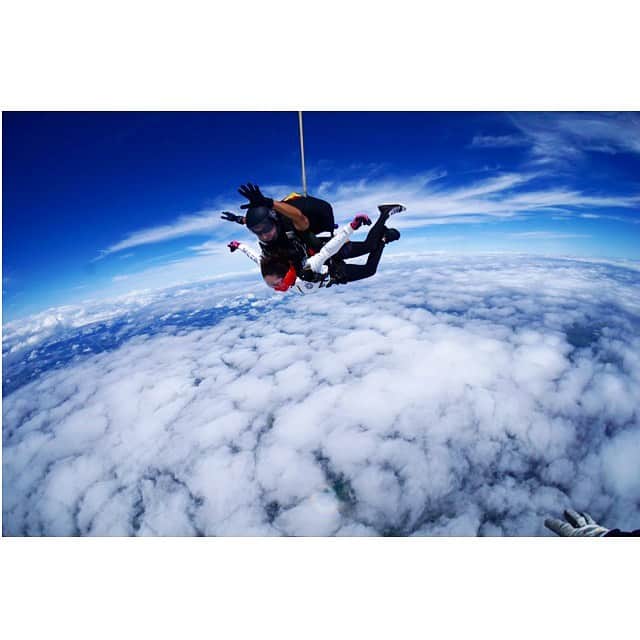 のインスタグラム：「地球と遊んできた  #スカイダイビング#コロナに負けるな #outdoor#clubJerry#stayle #selfie#goproのある生活 #従業員募集#pococha配信 #ホステス#キャバ嬢#beauty #shizuoka#両替町#japan」