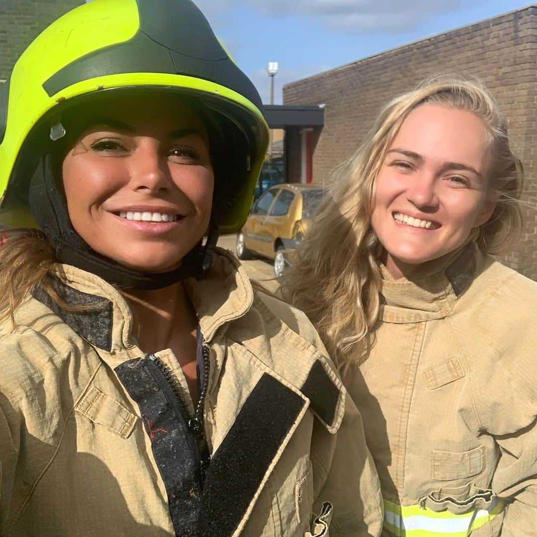 ルイス・グローバーさんのインスタグラム写真 - (ルイス・グローバーInstagram)「Today I passed my #firefighter & #rescue fitness tests 🚒👩‍🚒 I’m ecstatic. 2-3yrs I’ve wanted to work for fire! A 90% male dominated industry! It wasn’t easy, I’m made up I passed all my fitness tests. • #makeadifference #empoweringwomen #fitness #strong #womenempoweringwomen  #firewomen  #firefighter #fireservice #fitnessmotivation #👩‍🚒🚒」9月18日 3時29分 - louiseglover