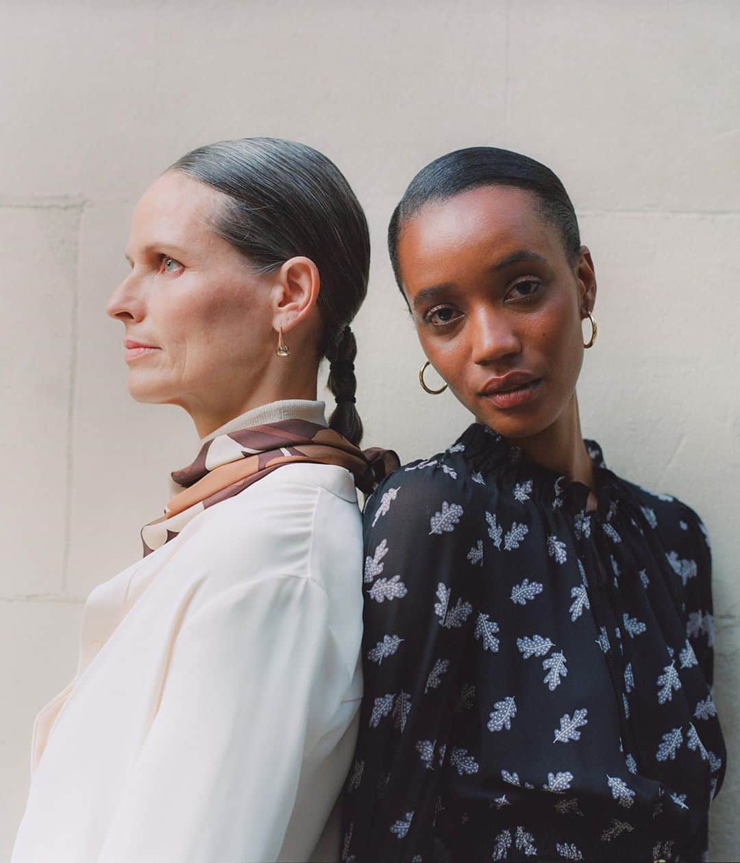 のインスタグラム：「Women have so many stories to share. We're generous in that way. #AKxNYFW @sylkegolding and @nadjagiramata shot by @davidkatzinger」