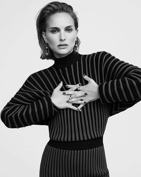 マラ・ロザックさんのインスタグラム写真 - (マラ・ロザックInstagram)「🤍these images so much by @zoeygrossman for @elleusa #throwback @natalieportman」9月18日 3時50分 - mararoszak