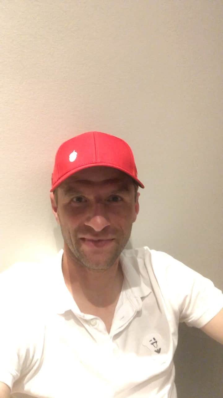 トーマス・ミュラーのインスタグラム：「Are you ready for the Bundesliga? 🔥🥇⚽️ #packmas #thefansareback #togehter #welovefootball #letsgo #sacklzementderballrolltjawieder🤩」
