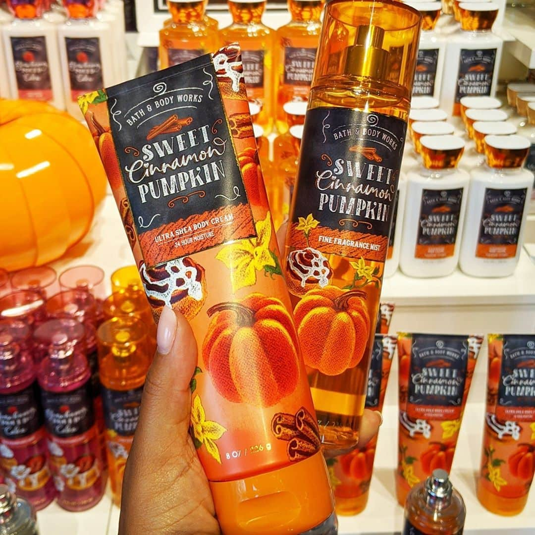 Bath & Body Worksさんのインスタグラム写真 - (Bath & Body WorksInstagram)「Oh my gourd, it's BACK! Leave a 🧡 if you've waited all year for Sweet Cinnamon Pumpkin to return!」9月18日 4時00分 - bathandbodyworks