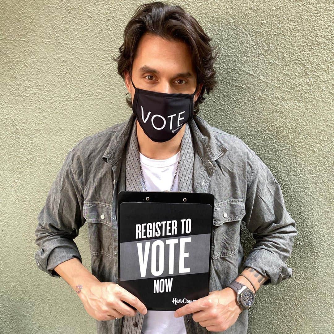 ジョン・メイヤーのインスタグラム：「Though great strides have been made in the exciting field of telepathy, voting is still the only means of electing our government officials. Register to vote now at HeadCount.org. @headcountorg」