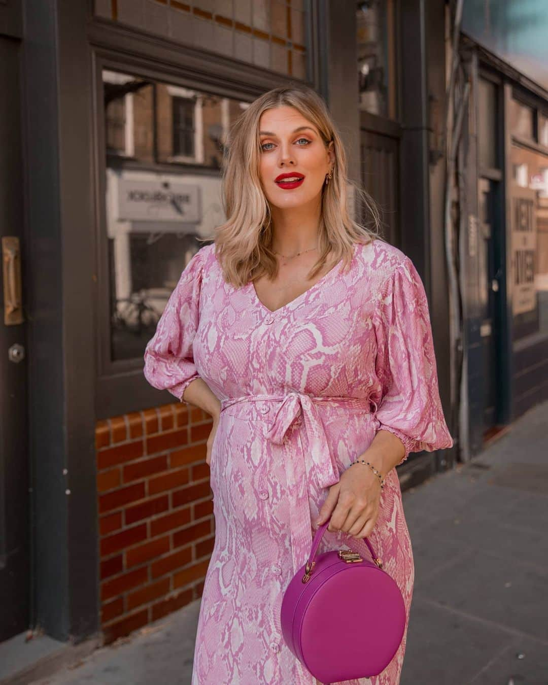 Ashley Jamesさんのインスタグラム写真 - (Ashley JamesInstagram)「Who says maternity dressing needs to be frumpy? 🤰🏼💗 It took me a bit of time to find my feet with my identity and pregnancy ... I don't know how anyone else is finding it or found it.  At the beginning I felt like it was all frumpy bras (probably needed them as my boobs were in AGONY) and flowery dresses and sandals.... Not that there's anything wrong with a floral dress, but you know, I just still wanted to feel like me. A lot of the maternity brands I came across just didn't feel like me at all. Funnily enough, that was one of the things I freaked out about the most when I first found out I was pregnant... I was like, "but I'm not ready to give up my life", and Tommy said: "but why do you have to?" There's this outdated view that life stops when you have babies, but I have friends with babies who are testament to the fact you don't have to, and if anything you're better parents for having your life, interests and independence. Did anyone worry about this?✨🤸🏼‍♀️ But anyway, this is definitely my favourite 'non-maternity' outfit so far. I've realised that we don't have to just wear maternity clothes. This dress is just up from my normal size and I love it because it ties at the waist - having big boobs, I've always liked things that show off my waist anyway, so it's great even if you're not pregnant (I'm trying to get things that will work post-pregnancy). I bought these boots from Topshop a couple of years ago and just love them so it's always nice to find things to wear them with. I also LOVE a red lip with pink, plus it's the best way to disguise tired eyes. I've tagged all the brands, but let me know if you have any questions. 🥰 #maternityfashion #imwearingRI #pregnancystyle」9月18日 4時02分 - ashleylouisejames