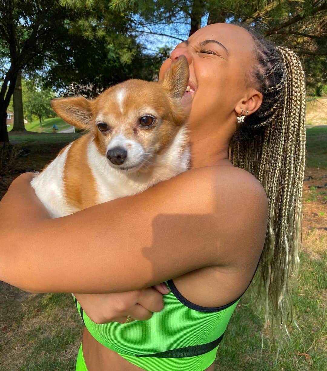 Nia Sioux Frazierさんのインスタグラム写真 - (Nia Sioux FrazierInstagram)「Not me putting on cute workout clothes just to take pictures and not work out🤭 #maddiexfabletics」9月18日 4時04分 - niasioux