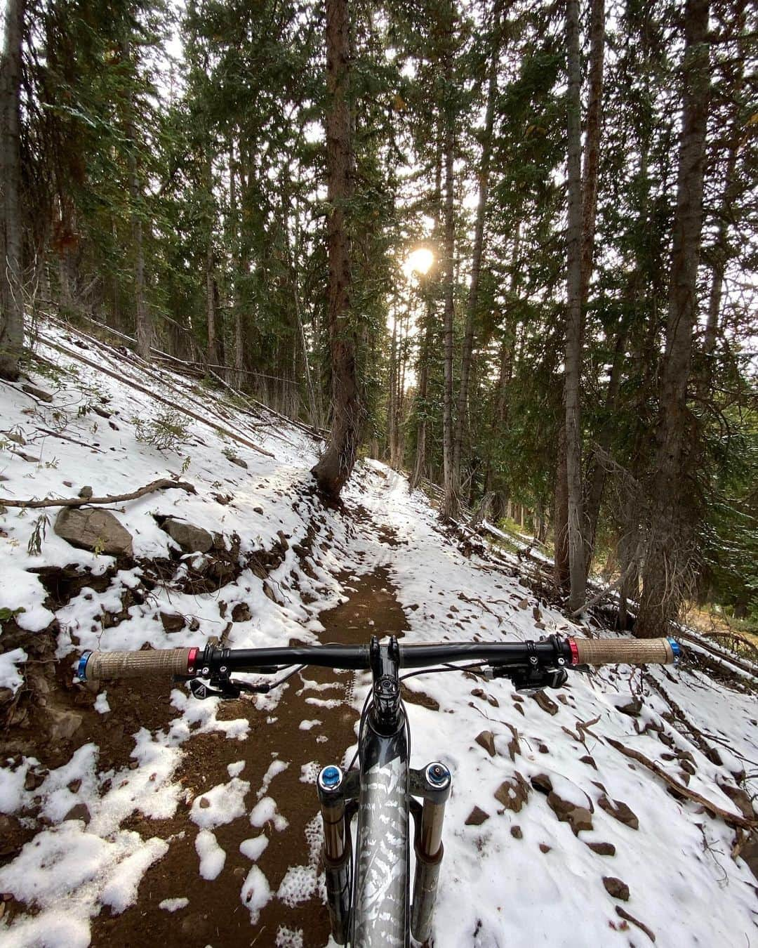 ケン・ブロックさんのインスタグラム写真 - (ケン・ブロックInstagram)「A recent snow storm here in Park City (early September - too early!) made mountain biking a bit tricky! It’s warmed up since I shot this, but that early autumn snow made for a rad photo. #mountaintownlife #iamspecialized」9月18日 4時20分 - kblock43