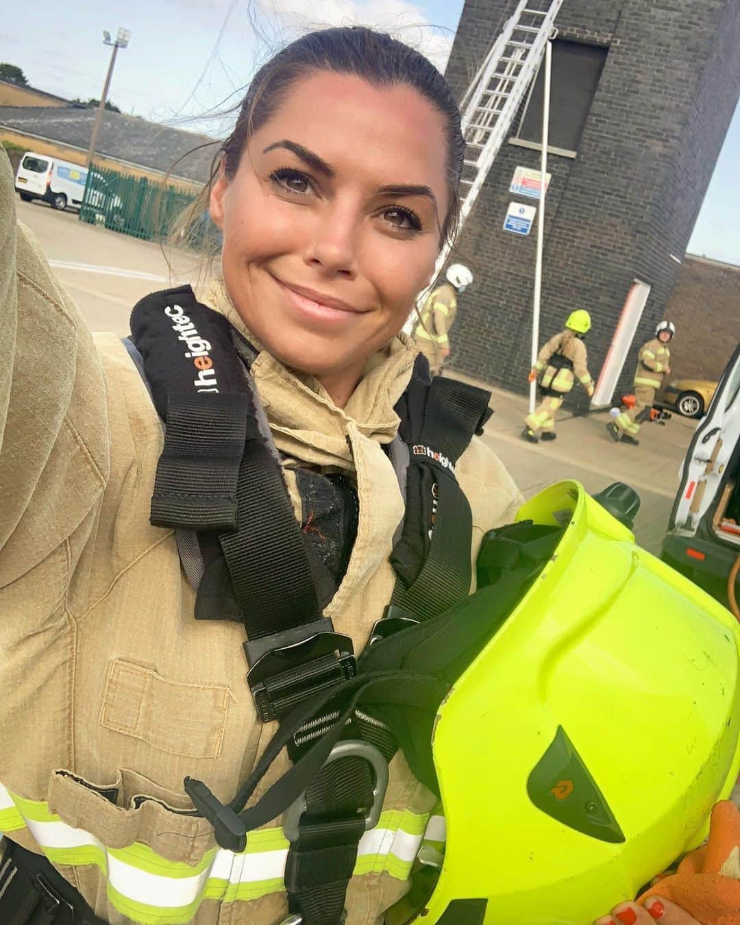 ルイス・グローバーさんのインスタグラム写真 - (ルイス・グローバーInstagram)「I’m on #Cloud9 👩‍🚒🚒🙌🏻 Fire & rescue fitness assessments all passed!! #fearless #empowerwomen • Do it with passion or don’t do it at all!  • #firerescue #makeadifference #firefighter #firewomen #fitness #fit #strong #healthy  #fitnessmotivation 💪🏼」9月18日 4時32分 - louiseglover