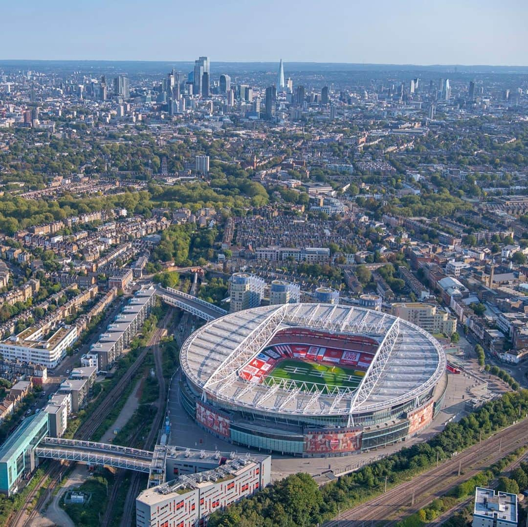 アーセナルFCさんのインスタグラム写真 - (アーセナルFCInstagram)「🏟 We're back home on Saturday 😃⁠⠀ ⁠⠀ 📸: @jasonhawkes - taken from an AS355 helicopter⁠⠀ ⁠⠀ #Arsenal #AFC #Gunners #London」9月18日 4時27分 - arsenal