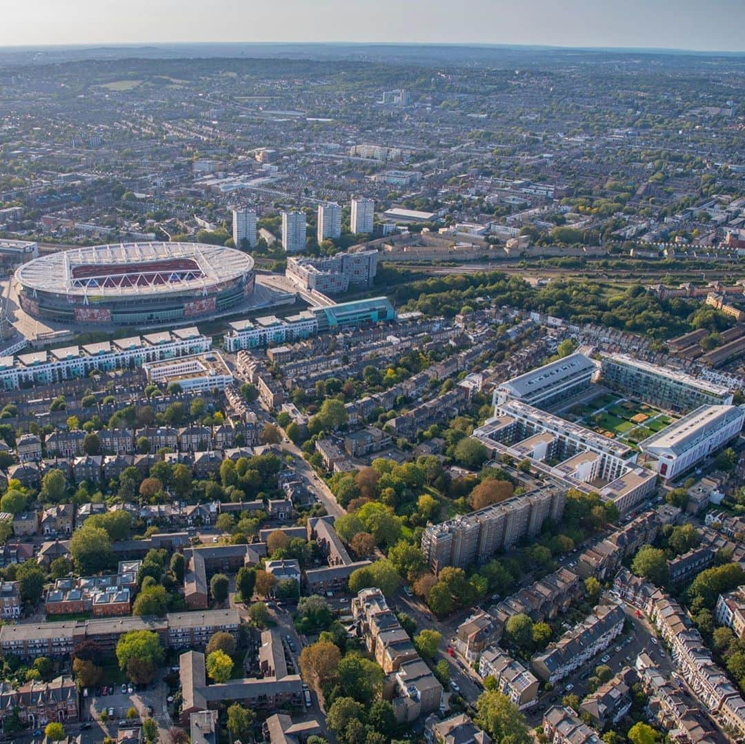 アーセナルFCさんのインスタグラム写真 - (アーセナルFCInstagram)「🏟 We're back home on Saturday 😃⁠⠀ ⁠⠀ 📸: @jasonhawkes - taken from an AS355 helicopter⁠⠀ ⁠⠀ #Arsenal #AFC #Gunners #London」9月18日 4時27分 - arsenal