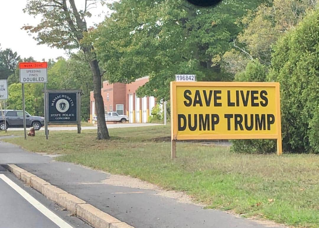 ロージー・オドネルさんのインスタグラム写真 - (ロージー・オドネルInstagram)「save lives #dumptrump」9月18日 4時28分 - rosie