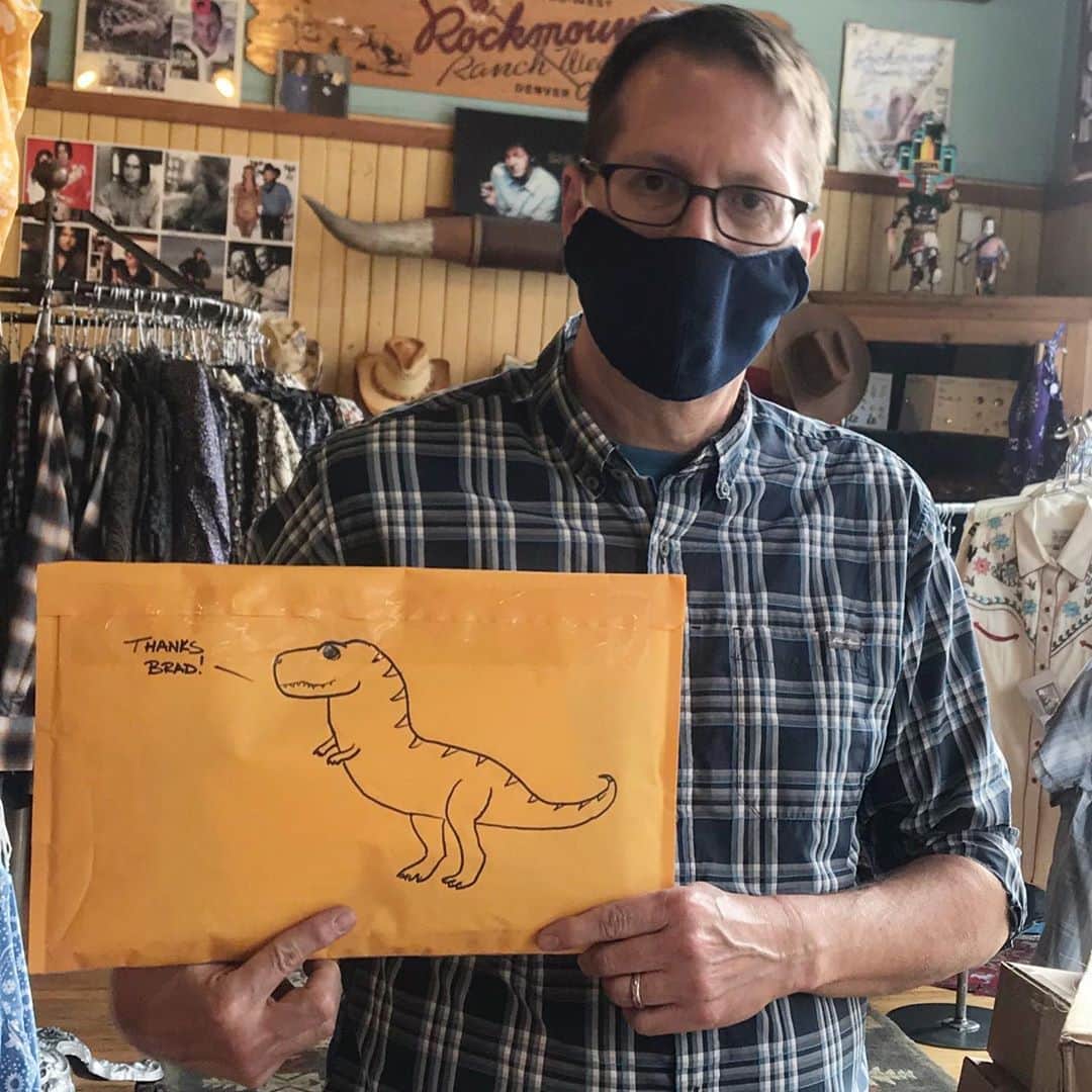 ロックマウントさんのインスタグラム写真 - (ロックマウントInstagram)「If you ask us to draw a T-Rex on your order, we’re going to. Call us old fashioned but Rockmount believes in quality customer service! Yesterday we received an order that included a special request for a drawing of a T-Rex on the shipping envelope. Team member, Jon Dougherty happily accommodated. #Rockmount #RockmountRanchWear #Denver #Colorado #WesternWear #trex」9月18日 4時31分 - rockmountrw