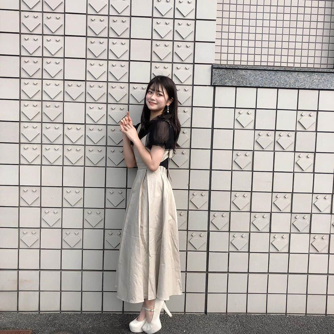 熊谷真里（まりくま）さんのインスタグラム写真 - (熊谷真里（まりくま）Instagram)「． ． ばんくま🧸🎀 ． ． ある日の #くまっこーで ‎‪𓍯 ‬ トップス → @tittyandco_com さん ワンピース → @mellow_neon さん パンプス → @miia_official さん ． ． このワンピース実はビスチェとスカートとしての 取り外しもできる3wayなんだよ〜🤭🤎 ブラックとベージュの2色で 大人っぽいガーリーコーデにしてみました🥰 ． ． ． いつもいいね＆コメントありがとうございます🧸🎀 ． ． #まりくま #まりくま進化計画 #Popteen #手書き加工 #手書き #ljk #jk #jkブランド #コーデ #ガーリーコーデ #ガーリー #tittyandco  #mellowneon #miia #ootd #今日のコーデ #自然 #ワンピース #後ろもリボンついてて可愛いんだよっ 🥺」9月17日 19時38分 - maritsupe0208