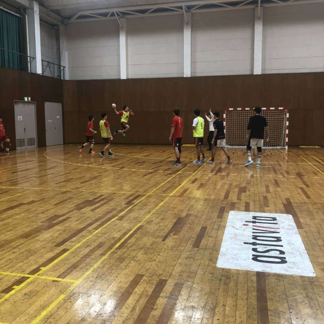 小澤広太のインスタグラム：「. ホーム初戦VS豊田合成は敗れましたが、19日(土)VSジークスター、22日(火)VS琉球コラソンへ向けトレーニングしています。 . 富士見市でのホーム戦もリモートになります。#jhltv での応援よろしくお願いいたします🤾 . #大崎電気  #osakiosol  #JHL  #日本ハンドボールリーグ  #ハンドボール」