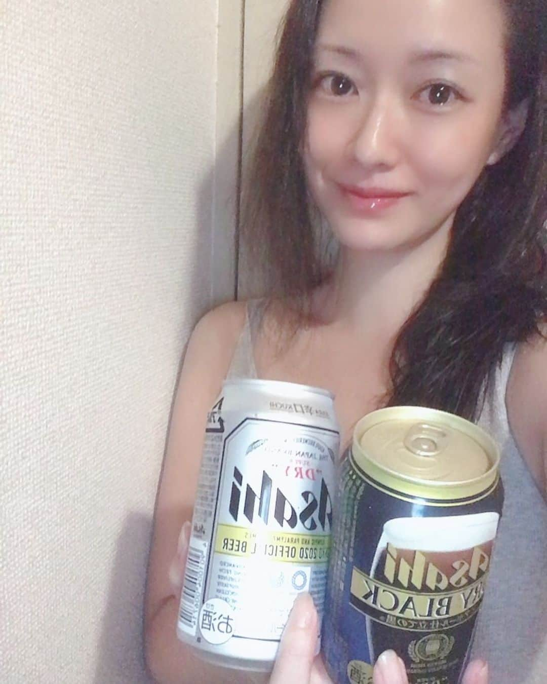 吉山りささんのインスタグラム写真 - (吉山りさInstagram)「今日は大好きな黒が飲みたかった❣  ギネスは生が好きなので缶アサヒ🍺  実家で採れたゴーヤと万願寺とうがらし🌶  バラ皮で炒めてシソと✨  ビールは今届きたて😍  酒屋さんに  いつも頼むので  顔見知りになってきました☺️  そしていつもお風呂上がりで受け取り😂  そしてキンキン美味しい❣️  #ビール女子 #ビール #アサヒスーパードライ 最近アサヒ多い #キンキンに冷えたビール が#大好き #asahi #酒屋 さん #黒ビール #ギネスビール 😍 #ゴーヤ # 万願寺とうがらし 食べたら #京都ロス   #豚 #🐷 #バラ皮 初めて😍 切るのめっちゃかたい😂   #beer #japanesefood   #吉山りさ #いえのみ #家飲み #宅飲み  #お風呂上がり #すっぴん #美容  #アラフォー」9月17日 19時44分 - oreorerisa