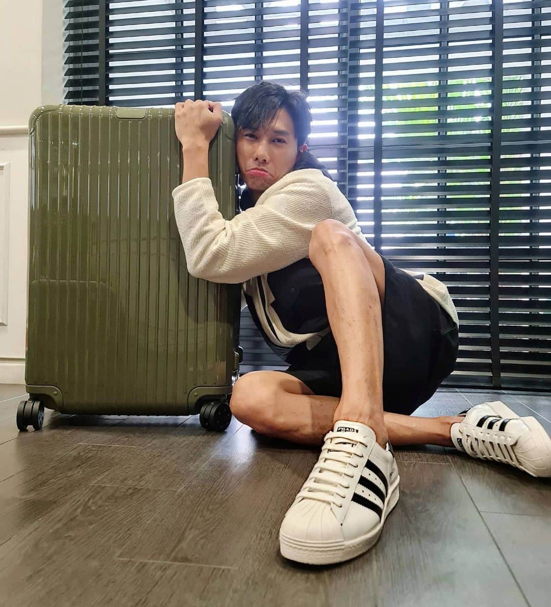 のインスタグラム：「I really miss travelling and exploring the world! It always gives me amazing inspiration and space for deep thoughts. How about you? Where will you fly to first when international travel resumes? 🌍」