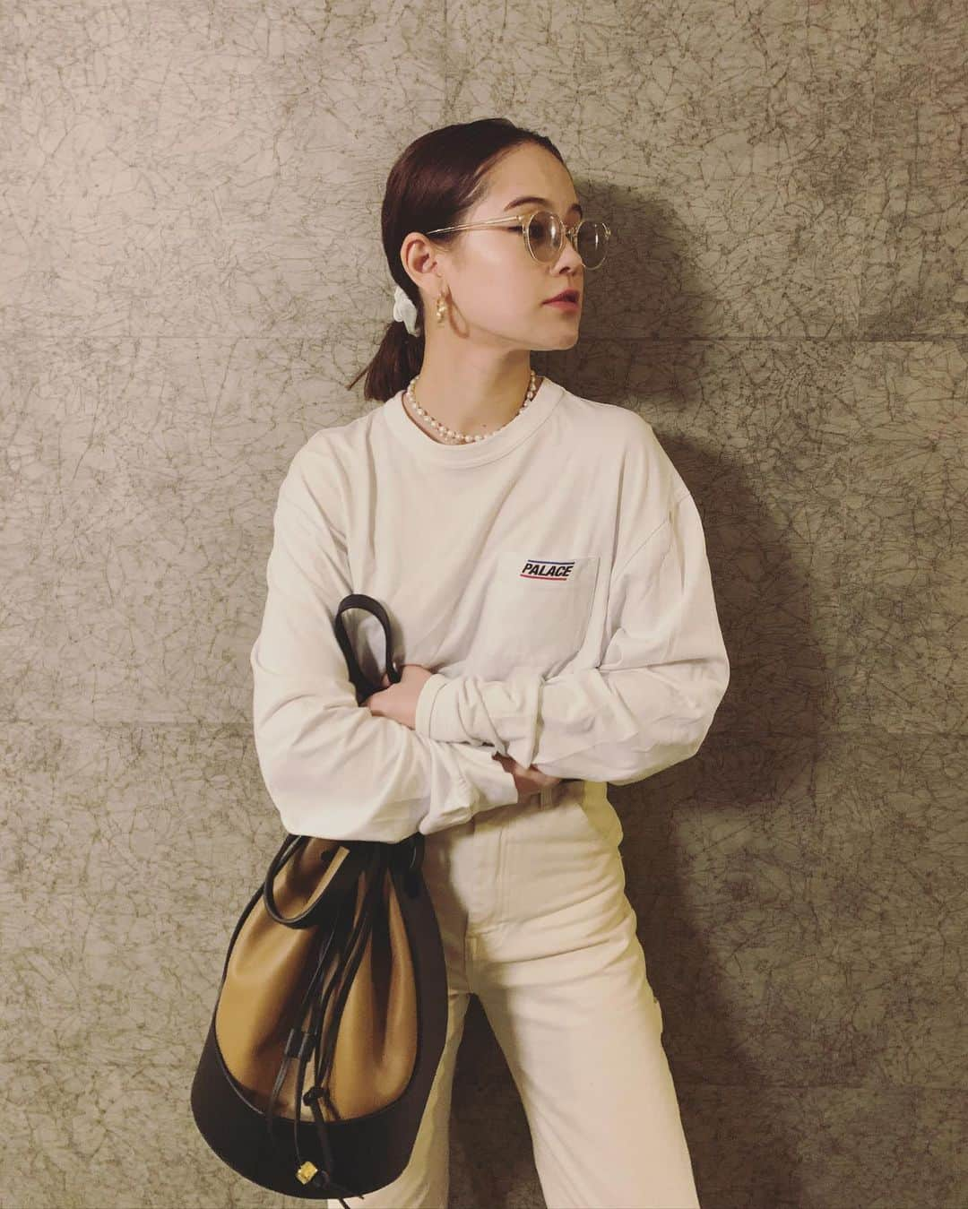 emmaさんのインスタグラム写真 - (emmaInstagram)「🤍.  tops : @palaceskateboards  bottoms : @brandymelvilleusa  bag : @loewe  glasses : @hakusan_megane_jp」9月17日 19時46分 - okss2121