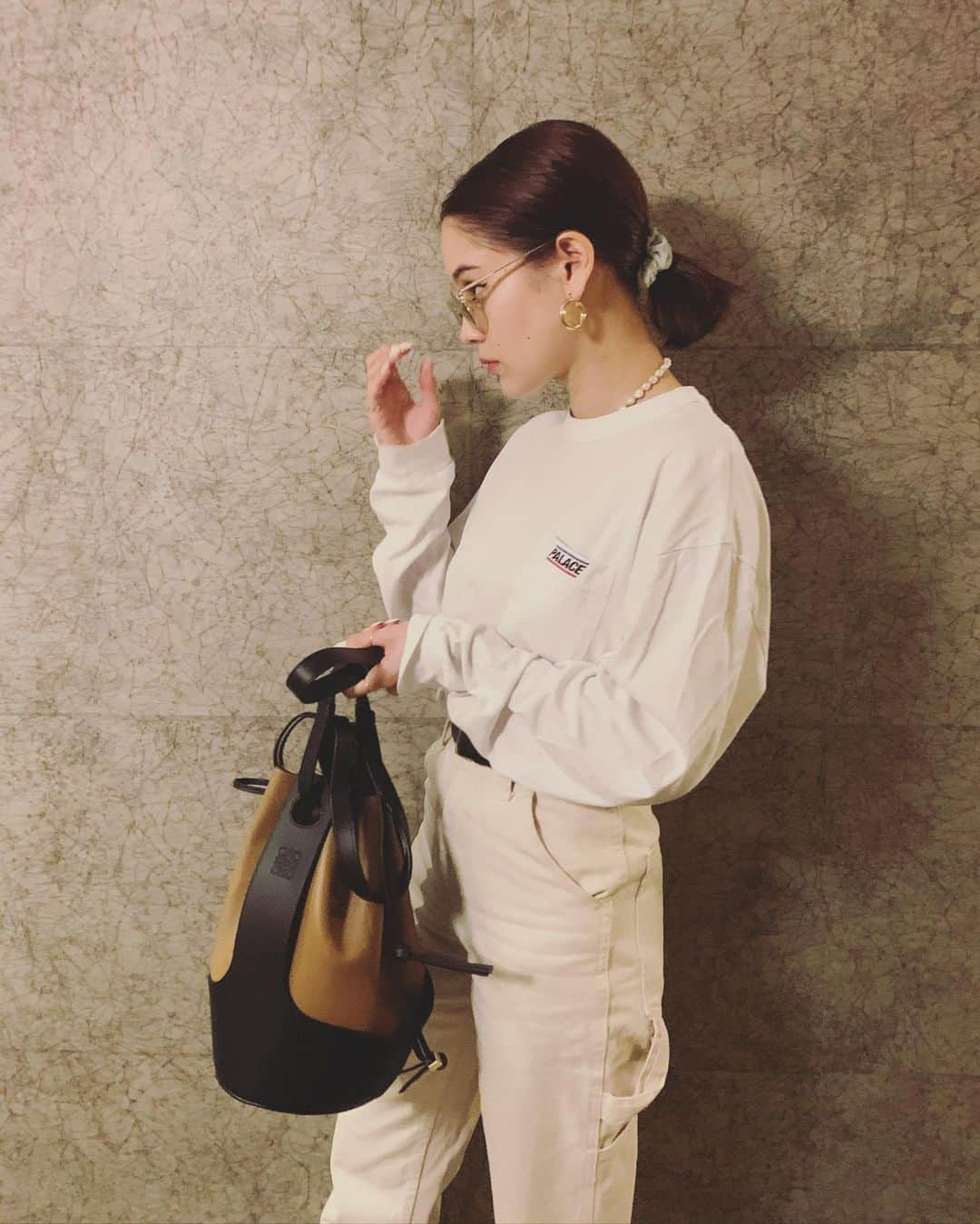 emmaさんのインスタグラム写真 - (emmaInstagram)「🤍.  tops : @palaceskateboards  bottoms : @brandymelvilleusa  bag : @loewe  glasses : @hakusan_megane_jp」9月17日 19時46分 - okss2121