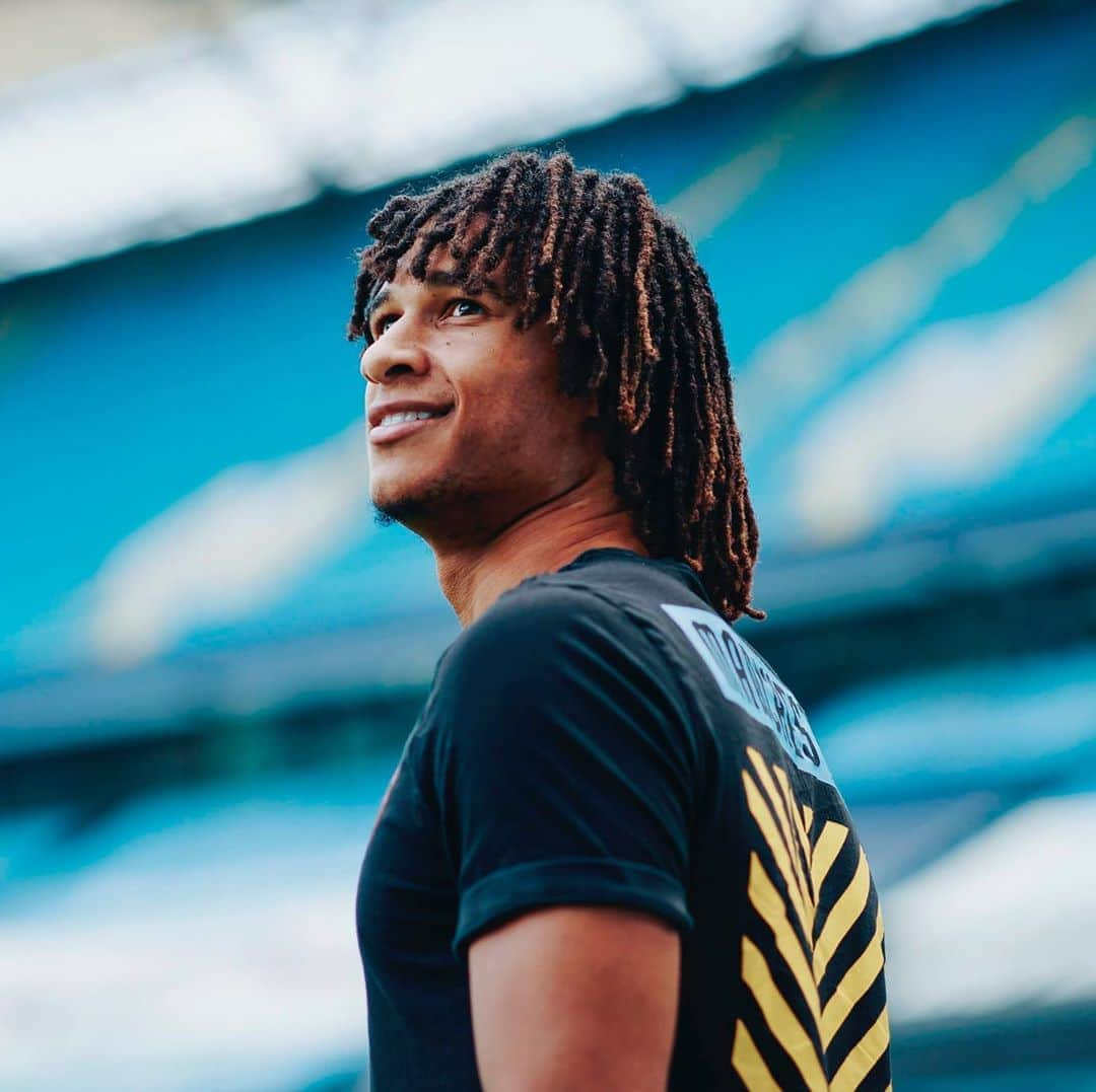 マンチェスター・シティFCさんのインスタグラム写真 - (マンチェスター・シティFCInstagram)「Hey there, @nathanake 👋 #mancity」9月17日 19時49分 - mancity