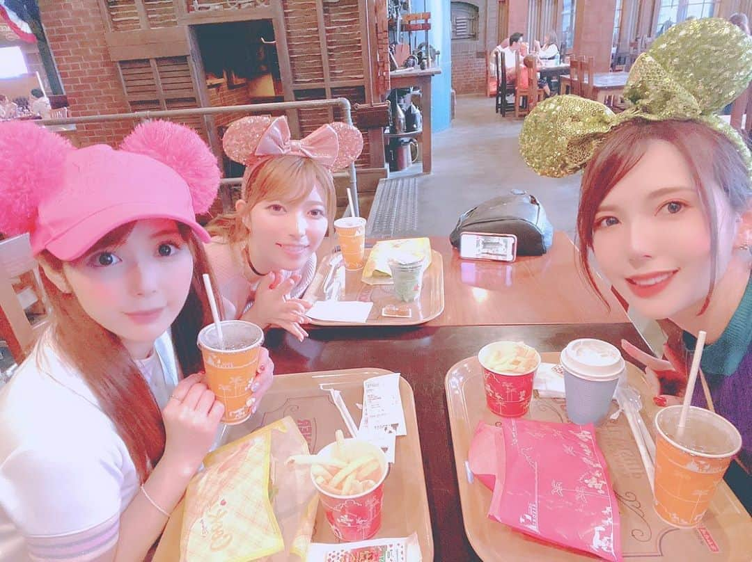 佳苗るかさんのインスタグラム写真 - (佳苗るかInstagram)「今日は3人でディズニーシー行ってきたよ❤️ちょうどいい天気で過ごしやすかった〜⭐️  #東京ディズニーシー #ディズニーシー #ディズニー#ディズニーコーデ #ディズニーカチューシャ #東京ディズニーリゾート」9月17日 19時51分 - ruka_kanae