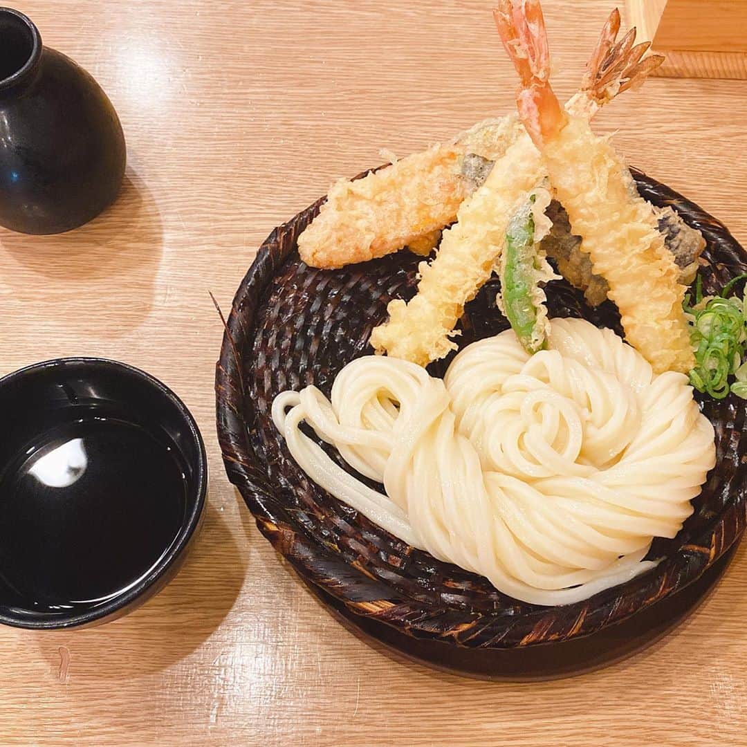 加藤玲奈のインスタグラム：「本日はランチでうどん食べました✨ 天ぷらも美味しすぎた🤤和食すき🤭」