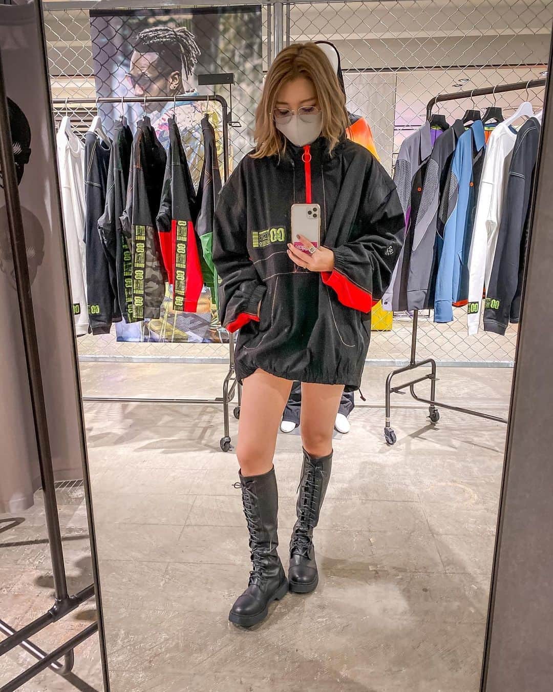 DJ CHI☆MEROのインスタグラム：「@tcr_by_toucher_official  HANKYU MEN'S TOKYO 6F 22日まで毎日店頭にいます✌️ CHIMEROコラボ ロンT Ver.販売してます🍂 カッコいい女性が増えますように✨  明日は11:00-20:00迄います！ 1人だから寂しいゾ。 . . .  #tcrbytoucher #アパレル #テクノ #ヒップホップ #メンズコーデ #ファッション #アパレルブランド #セレクトショップ #メンズファッション #ストリートファッション #フリースタイルダンジョン#popupstore#tokyo#mensfashion#ootd#outfit#music#event」