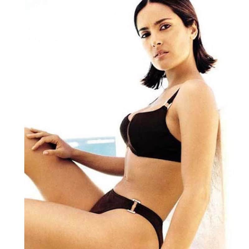 サルマ・ハエックさんのインスタグラム写真 - (サルマ・ハエックInstagram)「This photo is from a European bathing suit campaign I did for H&M in 1999. Esta foto es para una campaña de trajes de baños que hice para @hm en 1999. ⠀⠀⠀⠀⠀⠀⠀⠀⠀ #tbt #bikini」9月17日 20時07分 - salmahayek