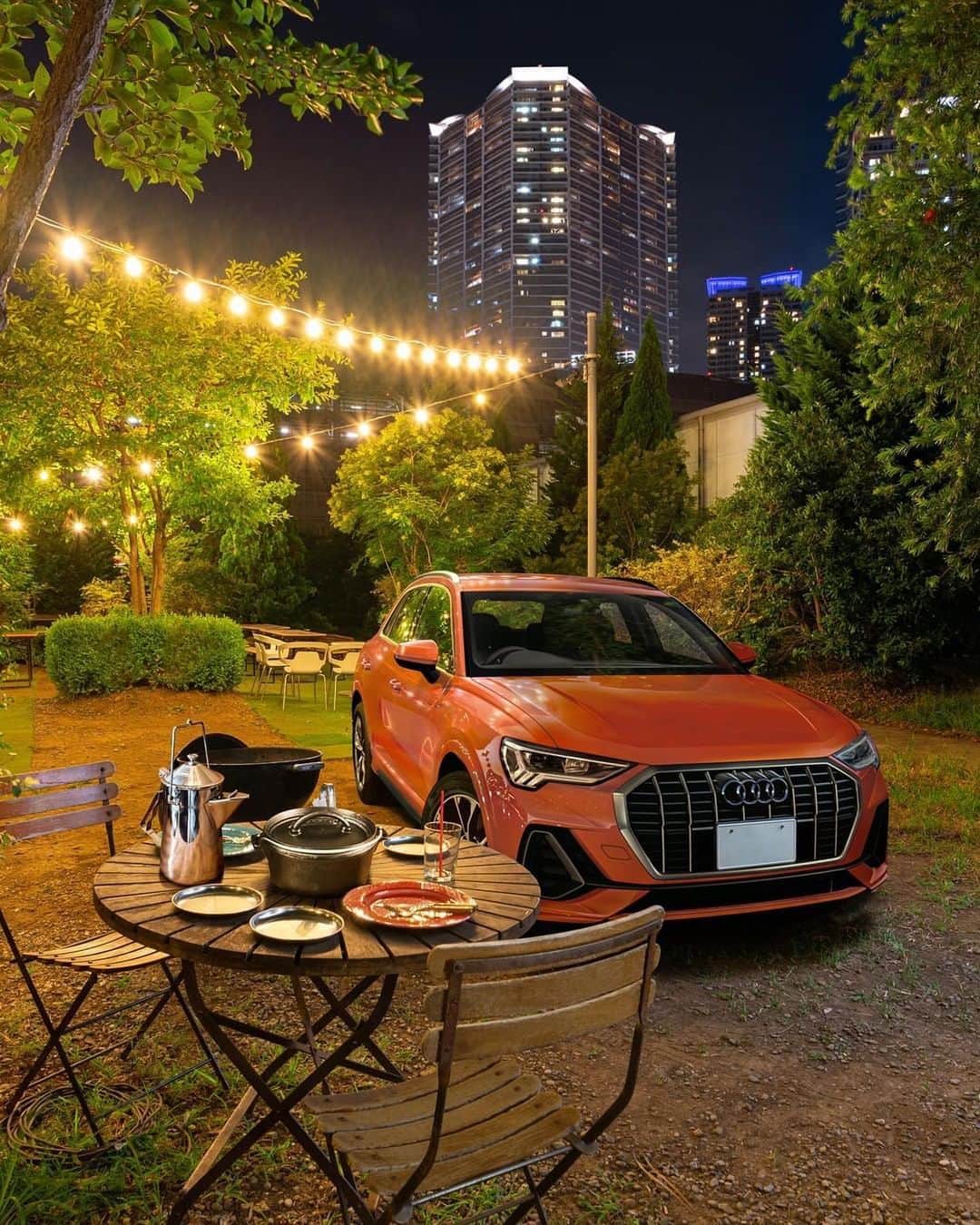 Coleman Japanのインスタグラム：「お気に入りの車で、秋のアウトドアを楽しもう🍂🚘 ⛺️ ・ 📷：@AudiJapan ・ 新型Audi Q3の登場を記念したキャンペーンも開催中。詳しくは @AudiJapan 公式Instagramをチェック。 ・ ・ ・ #灯そうColeman #灯そうコールマン #灯そう #Coleman #コールマン #Camp #キャンプ #Outdoor #アウトドア #私のコールマン #おうちコールマン #AudiQ3 #Audi #Q3 #アウディQ3 #おうちキャンプ #お家キャンプ #グランピング #cafehaus #Audijapan #アウディ #audigenic」