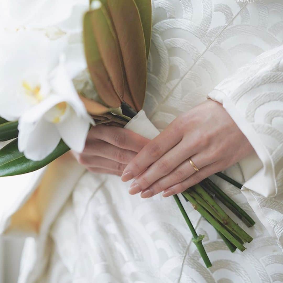 ARCH DAYS Weddingsさんのインスタグラム写真 - (ARCH DAYS WeddingsInstagram)「人生で１番の特別な日には、ネイルまで美しくお気に入りのデザインをチョイスしたいですよね。﻿ ﻿ 沢山のデコレーションを施すのも素敵ですが、大切な日だからこそ手先が１番が綺麗に見えるヌーディーカラーのネイルを選んでみませんか？🕊﻿ ﻿ ARCH DAYS花嫁さんには、notコンサバなヌーディーカラーのショートネイルが大人気！﻿ ﻿ ぜひネイルデザインを決める際の参考にしてみてくださいね✨﻿ ﻿ ﻿ -----﻿ ﻿ ﻿ ARCH DAYSへウェディングフォトを掲載させていただける方を大募集🤍﻿ ﻿ @archdays_weddings をフォロー＋ #archdays花嫁 をつけて投稿するだけで応募完了！編集部から「リポスト・メディア掲載」のお声がけをさせていただきます🌼﻿ ﻿ 挙式当日だけでなく、前撮り後撮り・ペーパーアイテム・ハネムーン・素敵な暮らしの投稿もOK！沢山のご応募お待ちしています♩﻿ ﻿ ﻿ -----﻿ ﻿ ﻿ ▽ARCH DAYSトップページはこちらから☑︎﻿ @archdays_weddings﻿ プロフィールのリンクから﻿ ﻿ ▽KIDS & BABYのパーティーアイディアはこちら☑︎﻿ @archdays﻿ ﻿ ﻿ -----﻿ ﻿ ﻿ ARCH DAYSに会員機能ができました💁‍♀️﻿ ﻿ 気になる記事や写真をクリップして、もっと便利に！自分だけのページを作れます📎﻿ ﻿ また、会員登録をしてマイページからパートナーを招待すれば、2人でイメージを共有可能に♩﻿ ﻿ ﻿ -----﻿ #archdays #archdays_wedding #アーチデイズ #アーチデイズウェディング  #ウェディングネイル #ウェディングネイルデザイン #ウエディングネイル #ウエディングネイルデザイン #結婚式ネイル #結婚式ネイルデザイン #ブライダルネイル #ブライダルネイルデザイン #花嫁ネイル #花嫁ネイルデザイン #ヌーディーネイル #ヌーディネイル #シンプルネイル #シンプルネイルデザイン #シンプルネイルが好き #ワンカラーネイル #ワンカラーネイルデザイン #ショートネイル #ショートネイルデザイン　#ネイル #ネイルデザイン #プレ花嫁 #プレ花嫁2020 #卒花嫁 #卒花嫁レポ﻿ -----」9月17日 20時10分 - archdays_weddings