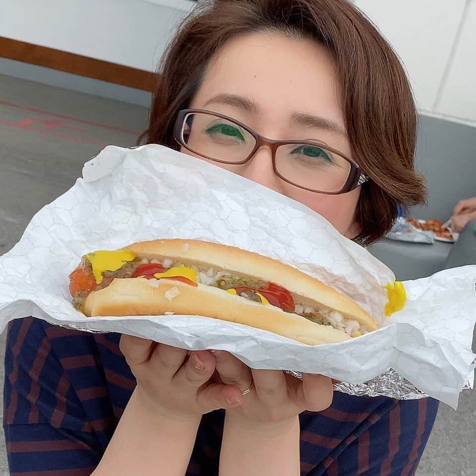 水田竜子さんのインスタグラム写真 - (水田竜子Instagram)「久しぶりにコストコでランチ♪ ・ ・ ・ #水田竜子  #Japan #singer #演歌 #コストコ #コストコフードコート #コストコホットドッグ #コストコランチ #これに飲み物付きで180円 #あり得ない安さ #美味しかった」9月17日 20時11分 - mizuta.ryuko