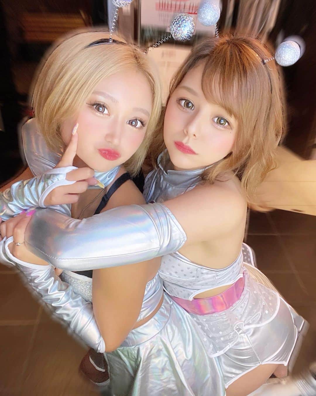 MIAのインスタグラム：「初めて宇宙人コスプレちた いちごみるく星へ拐うぞお🍓🍼 . . . #キャバ嬢 #キャバクラ #歌舞伎町 #すすきの#ミナミ #中洲 #ダンサー  #ショーパブ  #コスプレ #宇宙コスプレ #宇宙人  #プリティーウーマン #プリティーウーマンみあ」