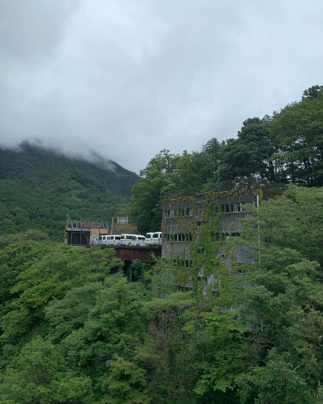 安藤ニコさんのインスタグラム写真 - (安藤ニコInstagram)「⛰🏯☁️」9月17日 20時18分 - nico.ando.official