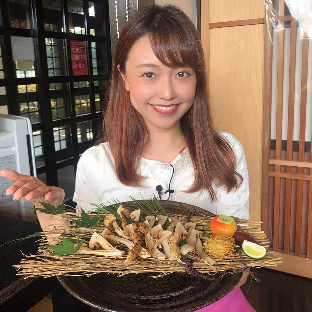 萩原菜乃花さんのインスタグラム写真 - (萩原菜乃花Instagram)「松茸〜♥️ 焼き松茸のほかにも 土瓶蒸しや松茸ご飯など松茸づくしのコース！ 幸せ🥺  ハッピーの収録で ●大ぐり山荘 ●ドリームクリエイト に伺いました！  ドリームクリエイトのモデルハウスは 素敵なデザインな上に住みやすいお家🏠 こんなお家に住んでみたいと夢が膨らんだ🥰笑  昨日から放送しているので 見られる地域の皆さんよろしゅう♡  #佐野ケーブルテレビ#ハッピー#収録#ロケ#大ぐり山荘#ドリームクリエイト#松茸#まつたけ#秋#コース#モデルハウス#お家建てたくなった#ゴルフ#ゴルフ女子#ゴルフ男子#ゴルフコーデ#ゴルフウェア#スポーツ#スポーツ女子#golf#golfgirl#instagolf#golffashion#golfswing#golfstagram#골프#高尔夫」9月17日 20時19分 - nanoka_hagiwara