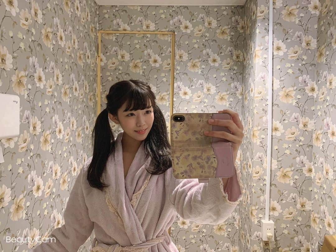 浅見レナさんのインスタグラム写真 - (浅見レナInstagram)「こんなオシャレに映てて、実はトイレ🧻 . . . . . . . . . . #新人 #av #女優  #トイレで撮影 #いいね歓迎  #フォローしてね」9月17日 20時29分 - asamirena_zeal