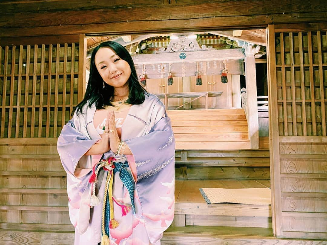 COMA-CHIさんのインスタグラム写真 - (COMA-CHIInstagram)「Old×New⛩️ 伝統と遊び。  Styling by @melodijah   #kimono #japanesefashion  #japanoia  #comachi #japanesewoman」9月17日 20時36分 - coma_chi