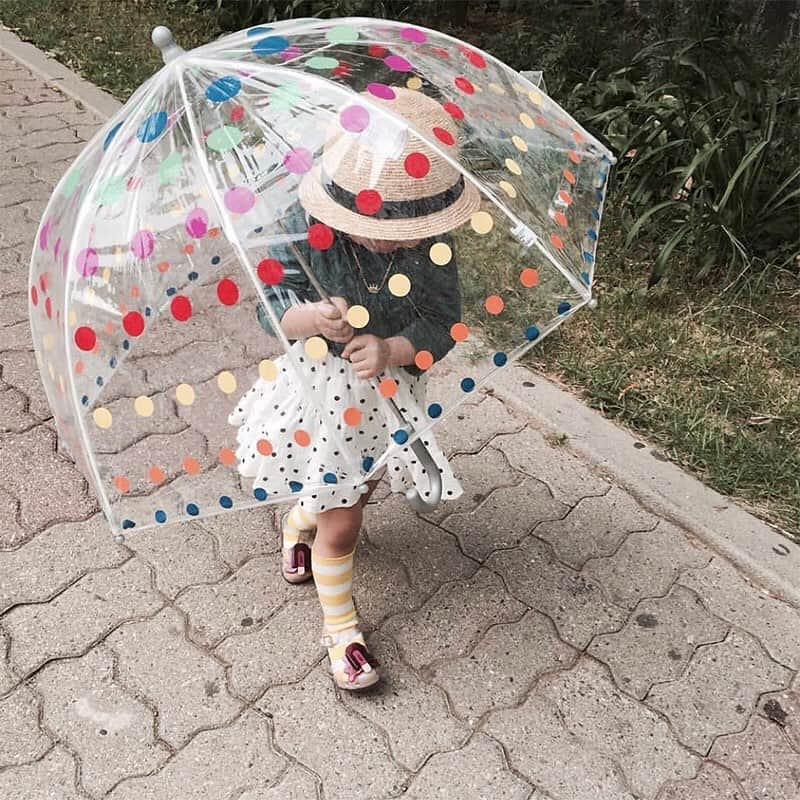 子供服のbig foRE:stさんのインスタグラム写真 - (子供服のbig foRE:stInstagram)「. クリア×ドット柄アンプレラ  雨の日でも気分が上がる クリア×ドットがらアンプレラ  視界を邪魔しないクリアな傘だから安心♡  軽くて持ちやすいので 雨の日のお出かけも楽しくなります♬ . . . . .  #子供服 #キッズコーデ #韓国子供服 #kidscode #outfit #おでかけコーデ#海外子供服  #おしゃれさんと繋がりたい #kidsjapan #女の子コーデ  #男の子コーデ#女の子ママ#男の子ママ#インポート#コドモノ #ベビフル#秋アイテム#夏アイテム#お洒落さんとつながりたい#ninas#親ばか部#子供服通販#ナチュラルコーデ#プチプラ子供服#お洒落キッズ#赤ちゃんがいる生活#ママリ#子育てグラム#キッズ傘#ビニール傘」9月17日 20時44分 - olpemi_