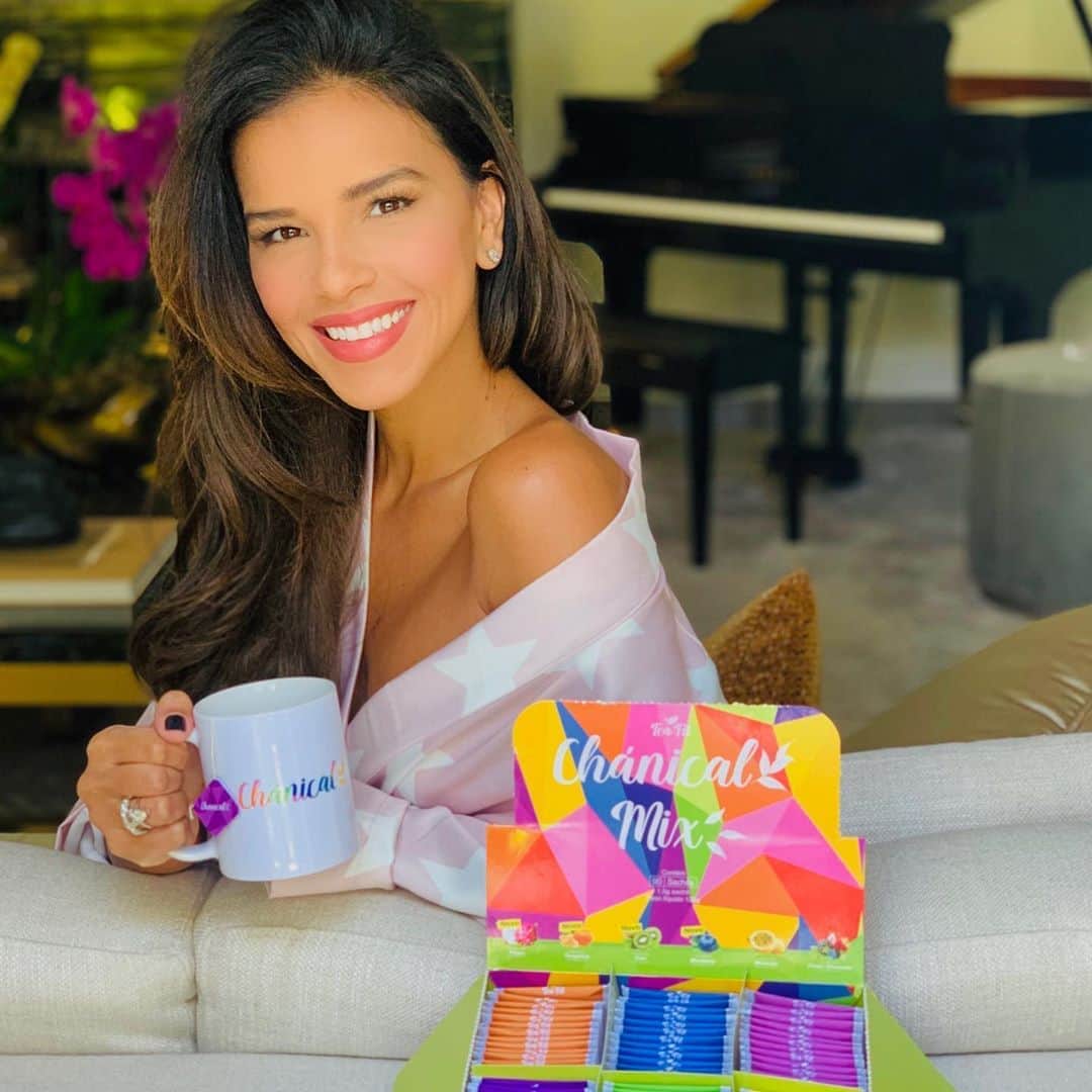 Mariana Riosのインスタグラム：「Bom dia com cores e sabores! 🥰💕🙏🏼」