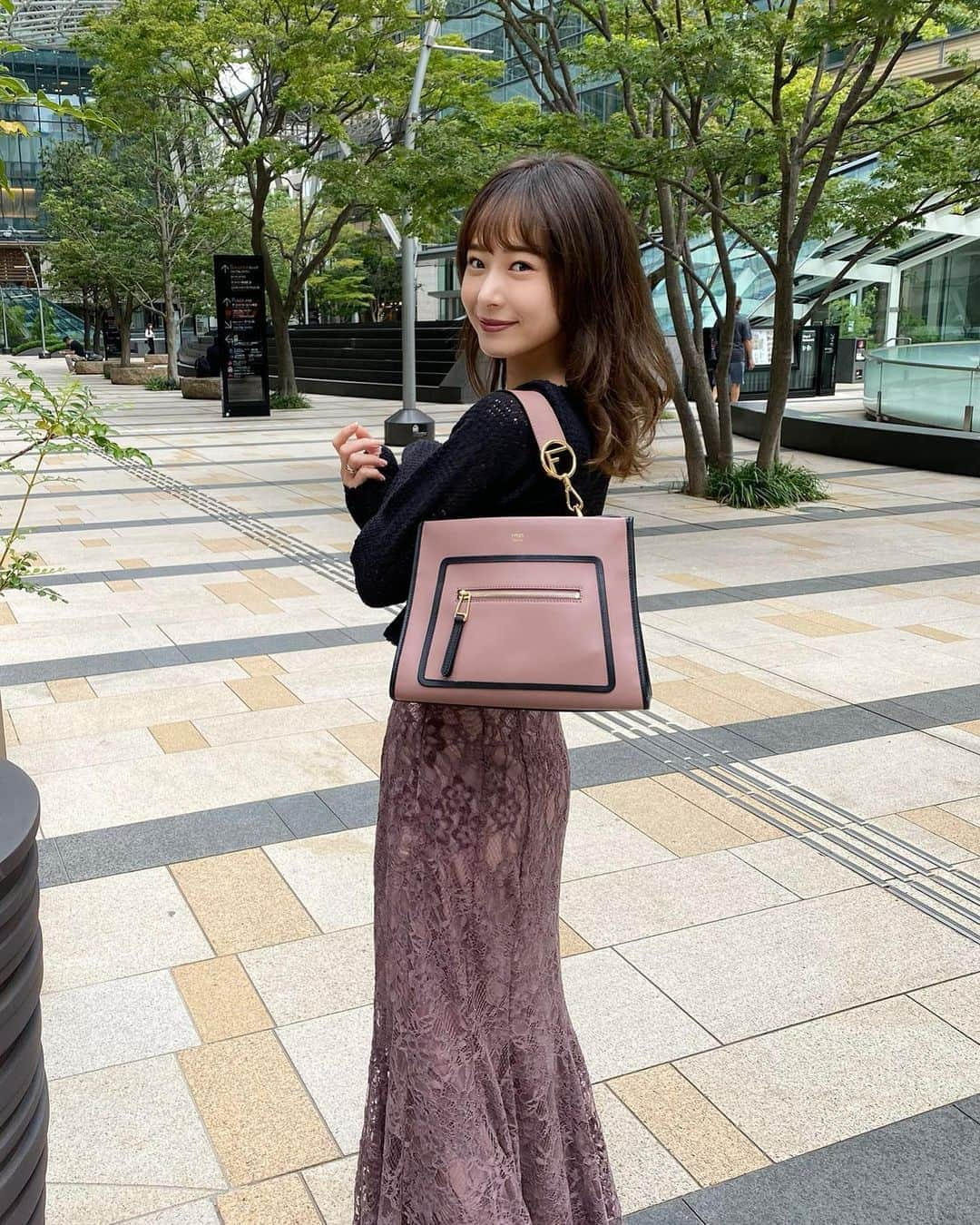 西川瑞希（みずきてぃ）さんのインスタグラム写真 - (西川瑞希（みずきてぃ）Instagram)「撮影DAYの私服❤︎秋冬のお洋服…色味…ほんとうにだいすきっ☺︎ . この @cheriemona_official の新作レーススカートのシルエットが私的には凄くスタイル良く見える気がしてお気に入りの形っ//透かし編みのニットカーディガンと合わせました🌹←こちらも新作// . そんな今日はCherie Monaミーティング！お洋服を作っている瞬間はやっぱりとってもたのしいな//お疲れ様でした！ . #cheriemona #newarival #aw #autumn #秋コーデ #レーススカート #カーディガン #オトナ女子」9月17日 20時50分 - mizuki_nishikawa_